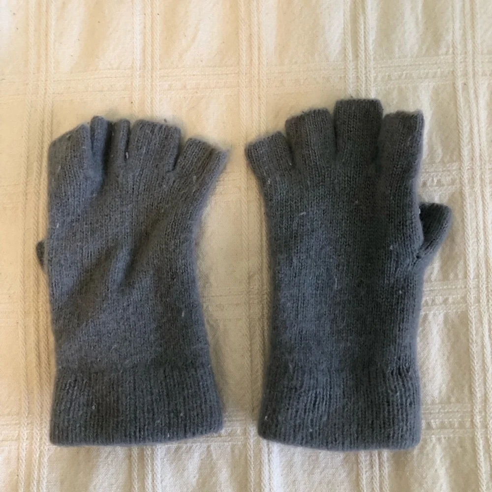 vtg unbranded gray wool fingerless gloves best fits youth or small in women